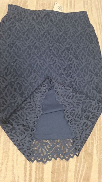 Пола тип молив от дантела H&m