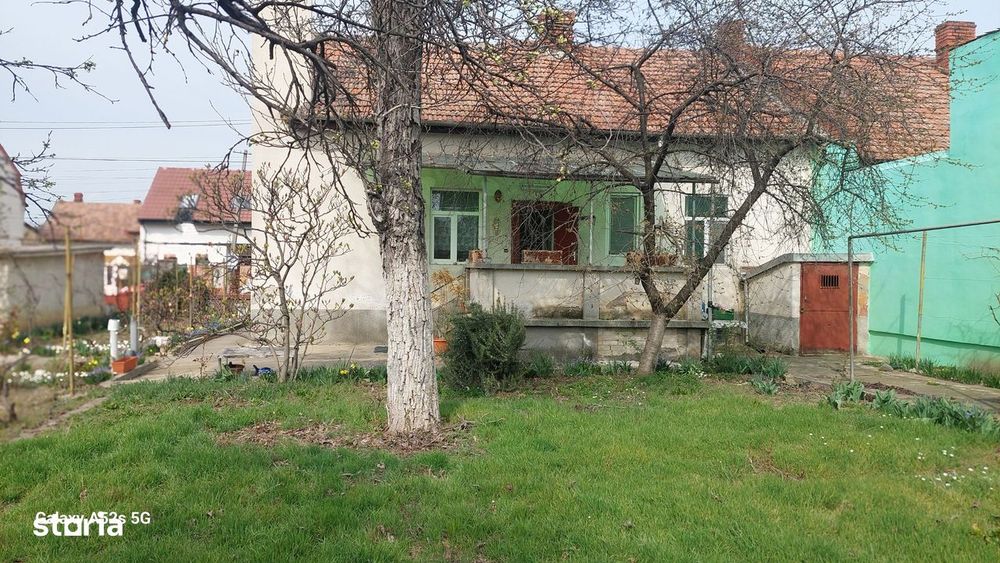 Casă cu pivniță și garaj, în Zona Elisabetin , str Eneas, Timișoara