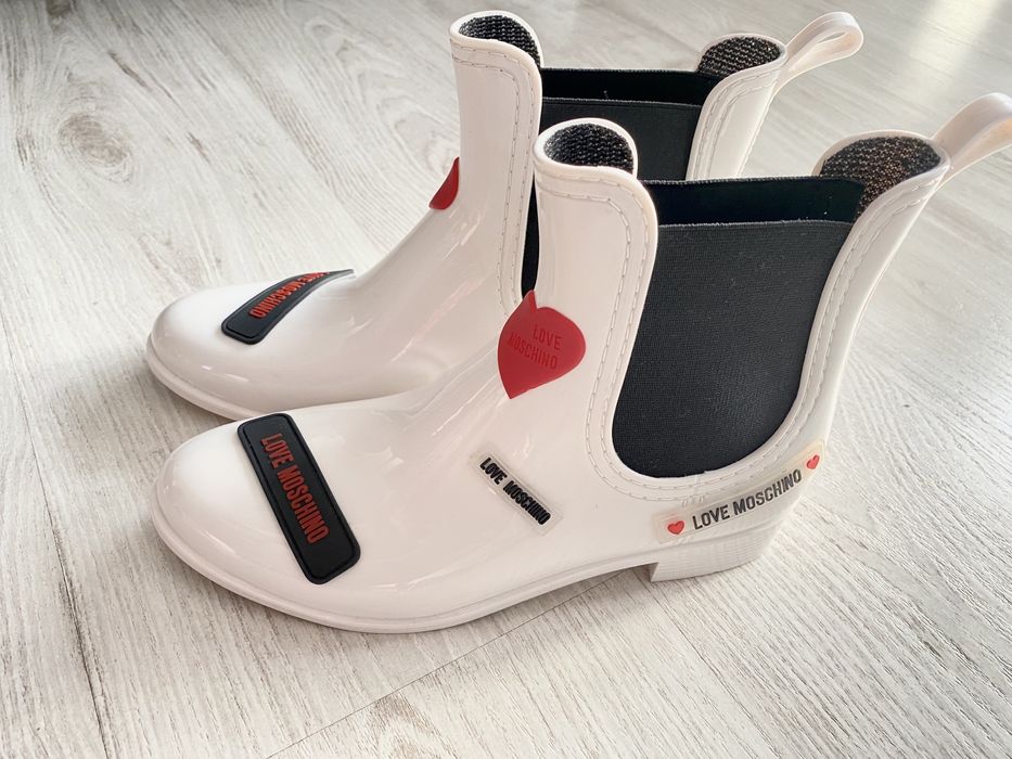 Ghete - Love Moschino - cadou perfect