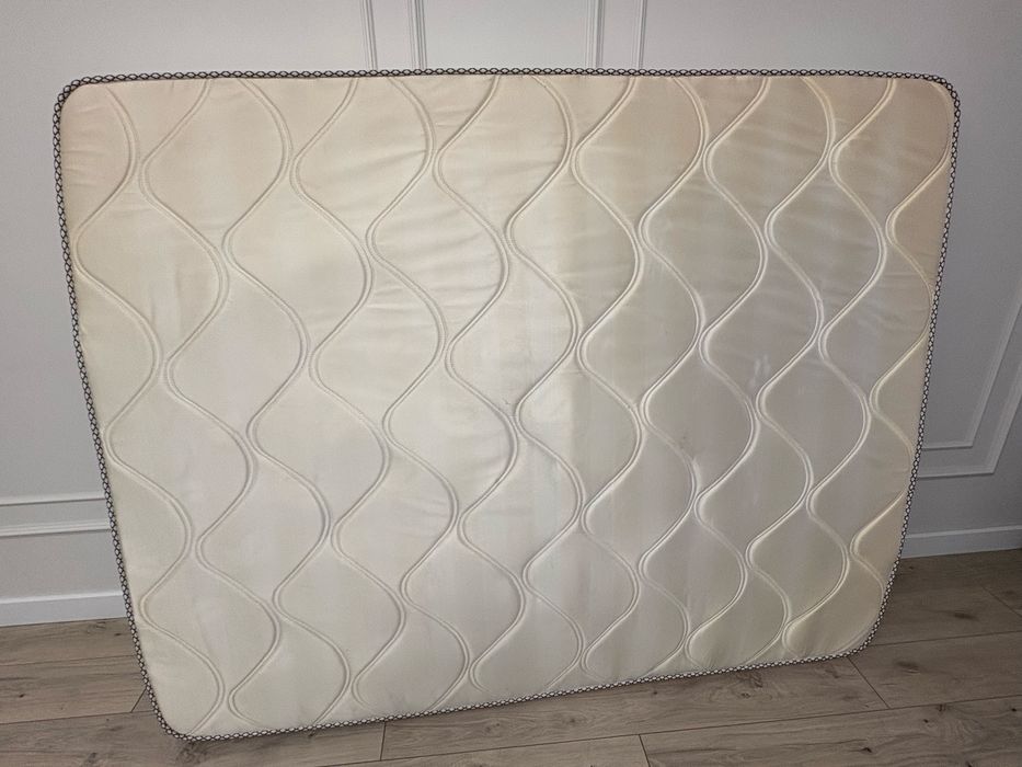 Продам матрас в хорошем состоянии