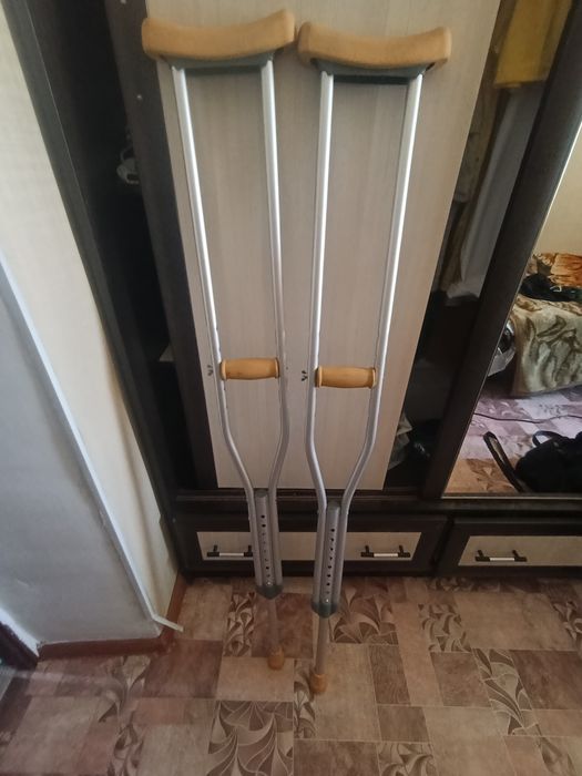 Продаю костыли 20к