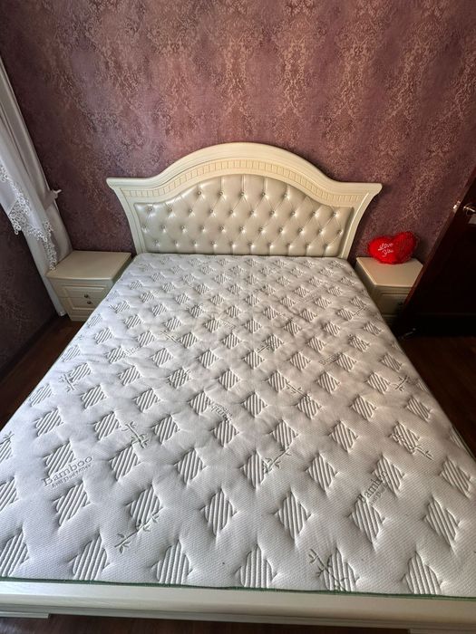 Продам кровать с матрасом