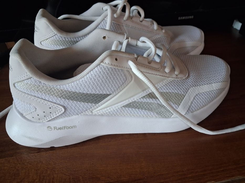 Продавам обувки Reebok