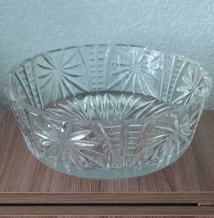 Телевизор, светильник,  салатник