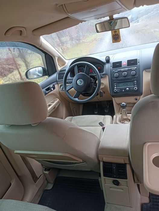 Vând Volkswagen Touran sau doar la schimb