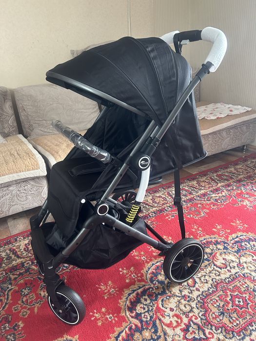 Новая коляска продам