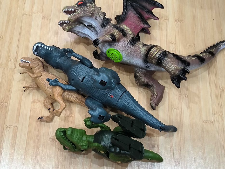 Играчки динозаври големи със звуци