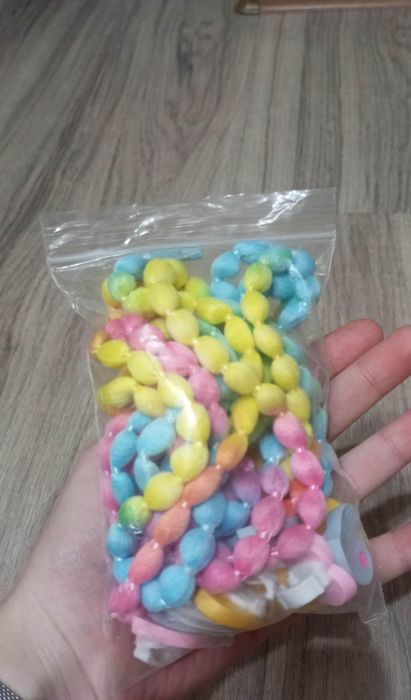 Яркие модные кроссовки