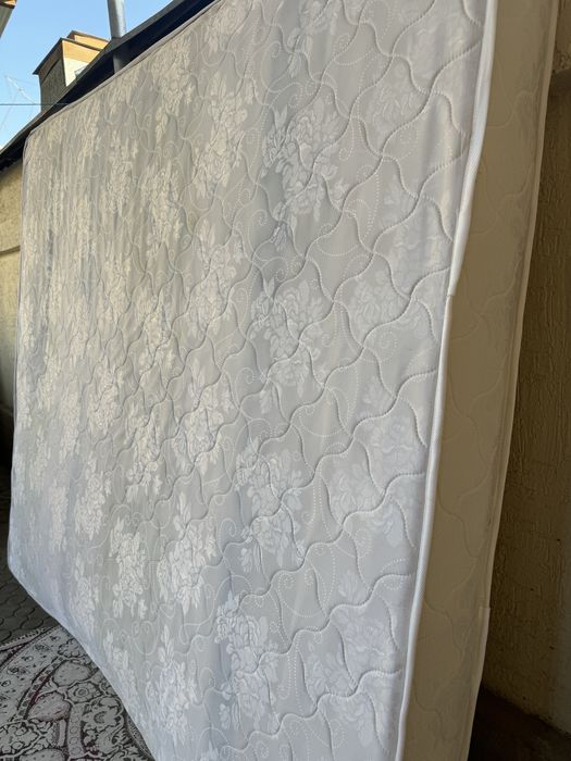 Продается двуспальный матрас б/у