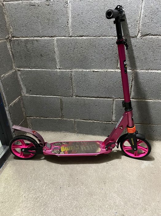 Продам Самокат недорого. В хорошем состоянии