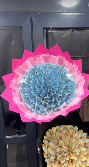 Букеты денежные и атластнве розы