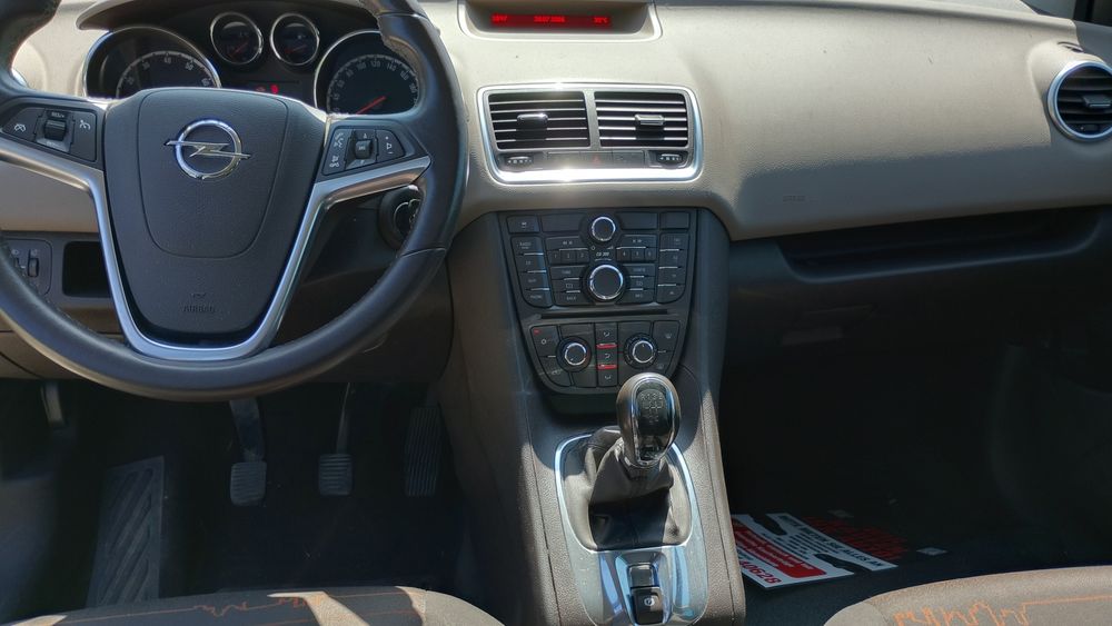 Opel corsa meriva 14 benzina cu suport biciclete din fabrica