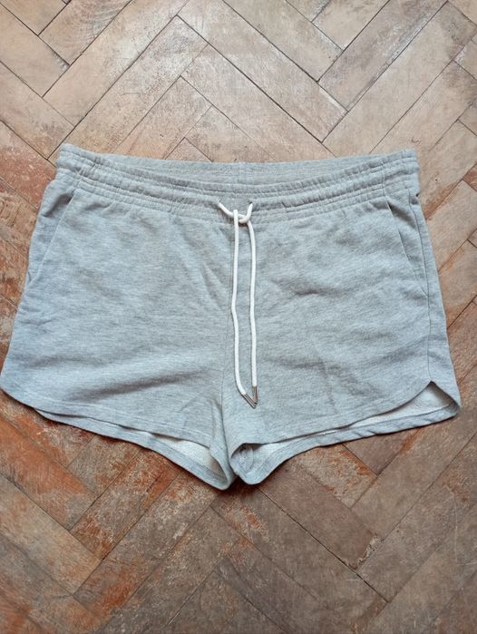 Дрешки,които просто си търсят нов притежател