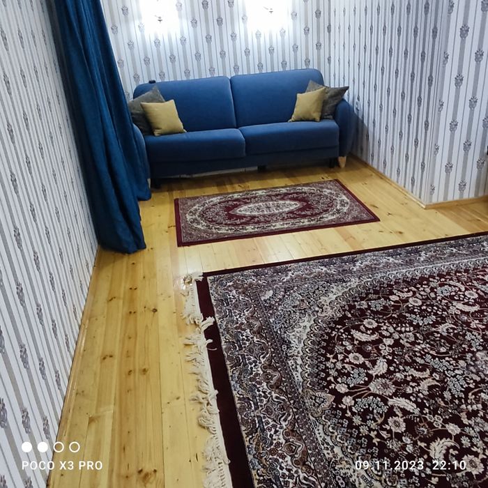 Продаётся двухкомнатная квартира алайкий рыок 2/4/4  17-я школа своя