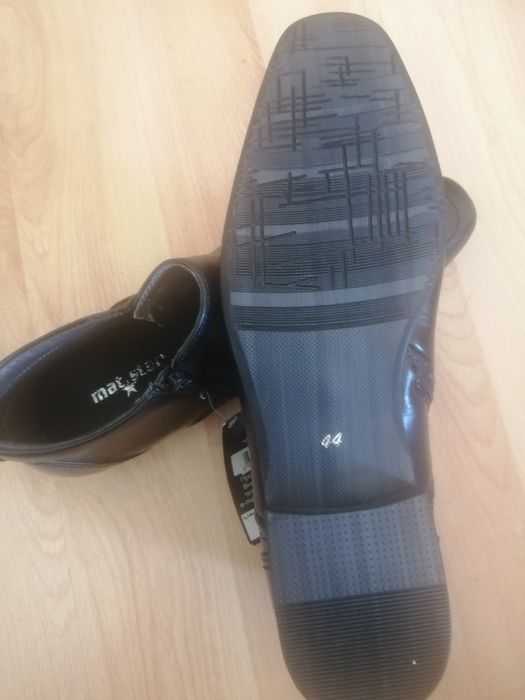 Нови  обувки, номер 41.и 44 номер