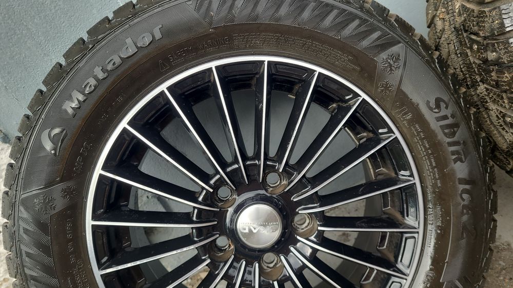 Продам 15'е диски с резиной