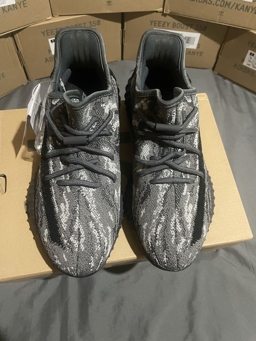 Yeezy 350 v2 Mx Rock, Negru/Gri, Noi in cutie, Nepurtati, 41-42