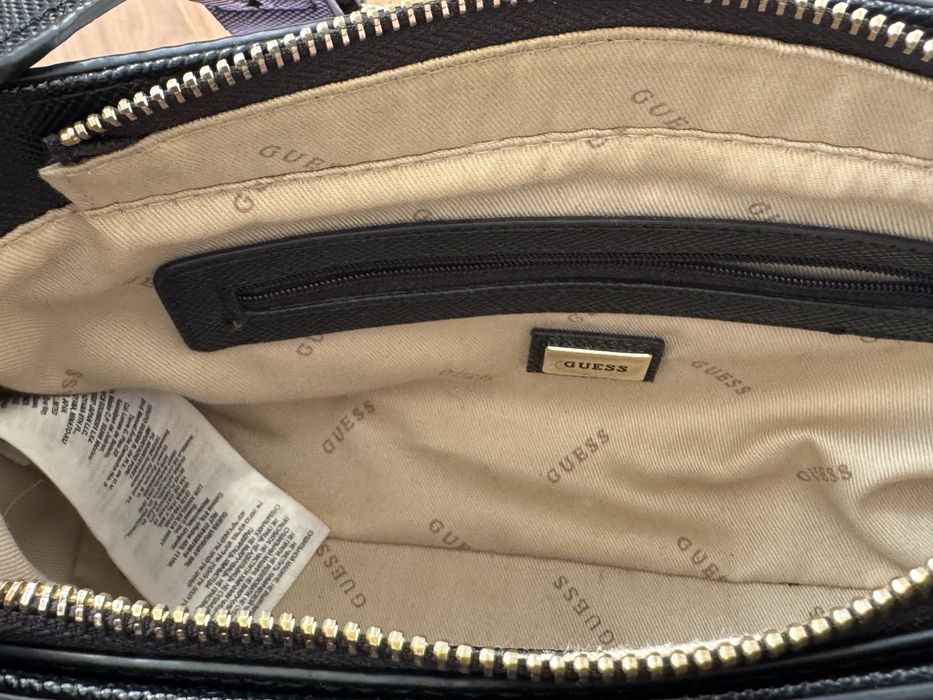 Дамска чанта  Guess