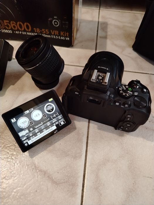 Nikon D5600 + цял комплект