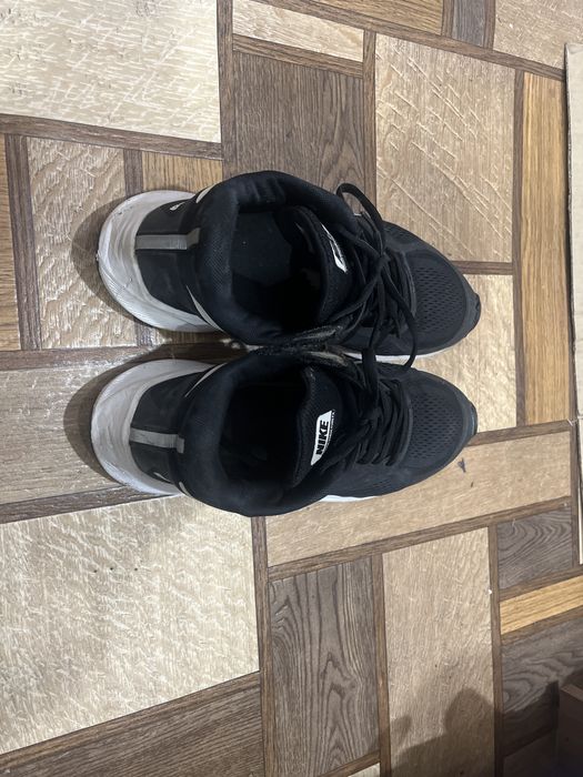 Срочно продам кроссовки