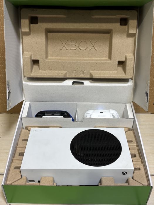 MDM vinde: Xbox Series S, 512GB, White.