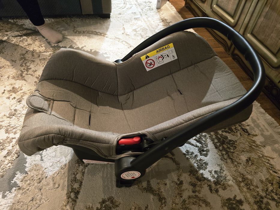 Продаётся кольяска + бонус мобильный люлька можно