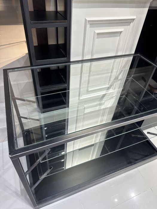 Витрины стеклянные