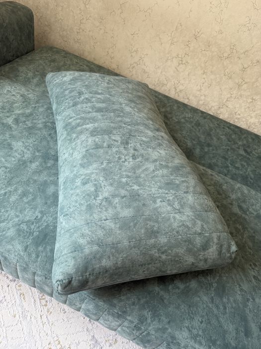 Диван зеленнгго цвета срочно