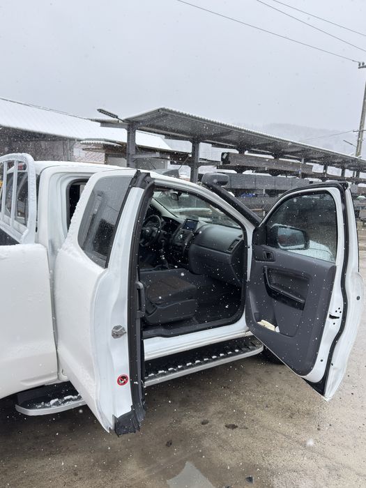Vand Ford ranger in 2 usi