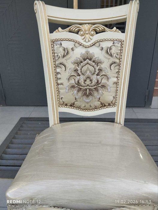 Продаются стол и стулья