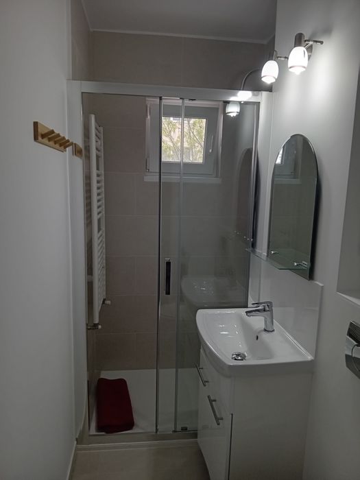 Inchiriez apartament cu doua camere semicentral, zona Nova Vita, Top Med