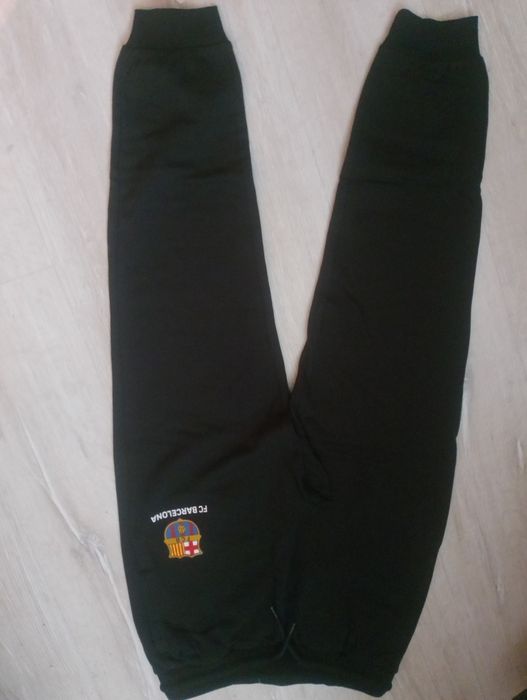 Продавам юношески долнища