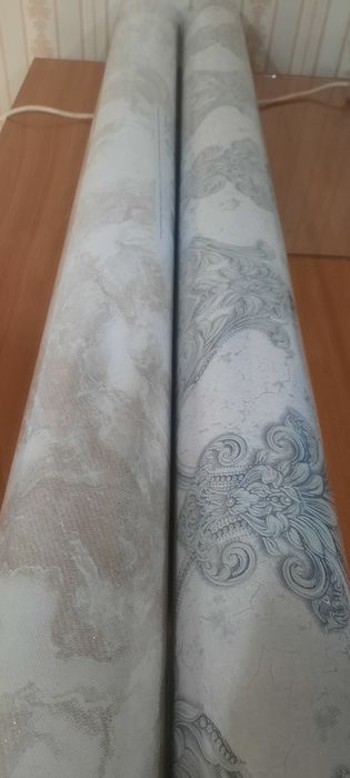 Продаю обои метровые