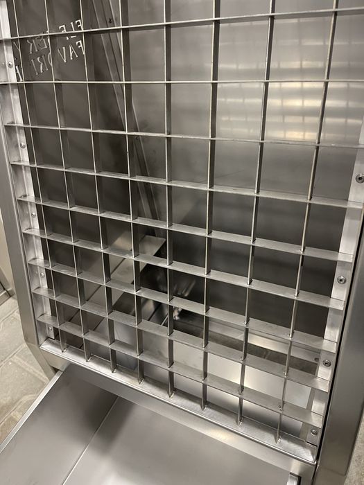 Тупалка за стелки на автомивка на самообслужване