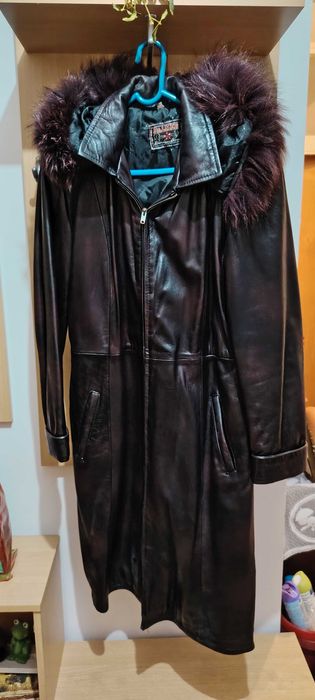 Vand haina piele naturala 250 lei