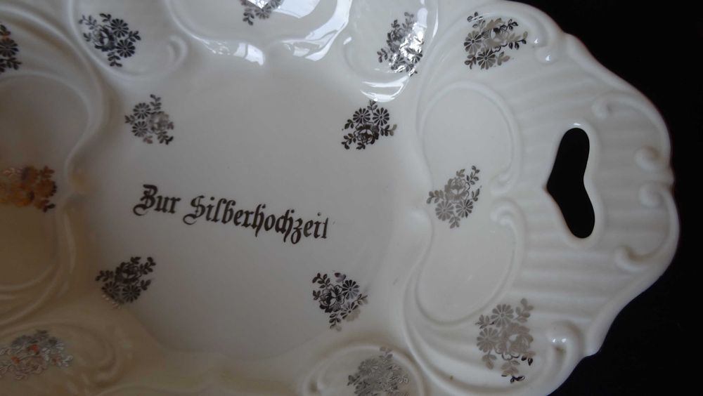 Автентично плато/ фруктиера  , фин релефен порцелан.