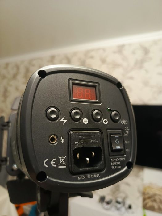 Импульсный осветитель JINBEI/CALER EII-250