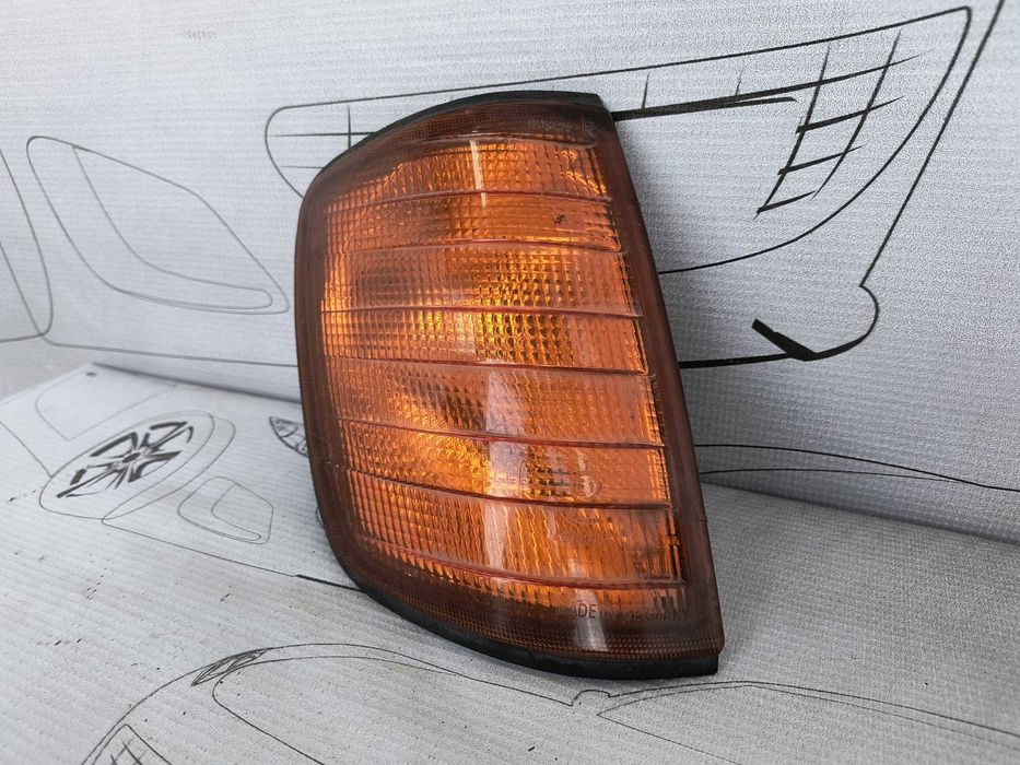 Semnalizator Față Dreaptă Mercedes-Benz E-Class W124 1984 / 1984-1993 Cod OEM 1305233929 (5C2)