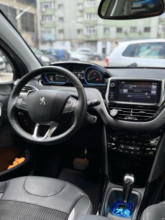 Peugeot 2008 | AN 2016 |1.2 Benzină | Automat | 11.637 KM |