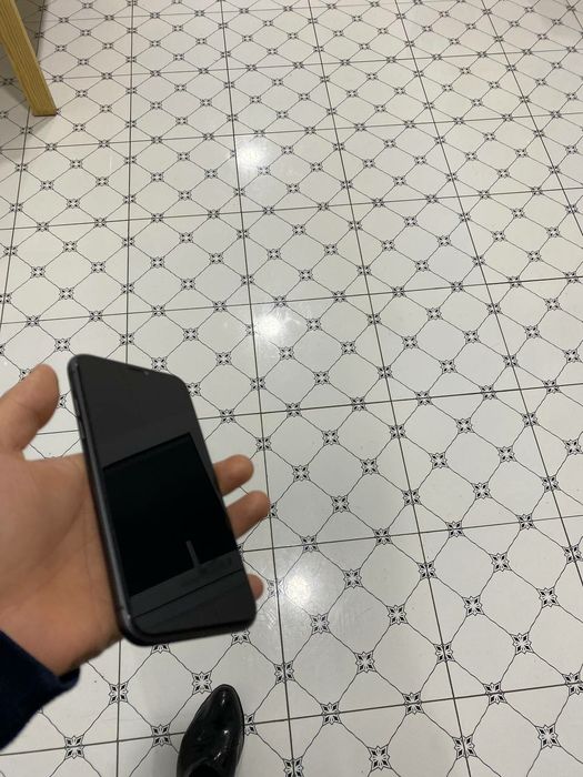 iPhone 11 64GB hamma joyi radnoy