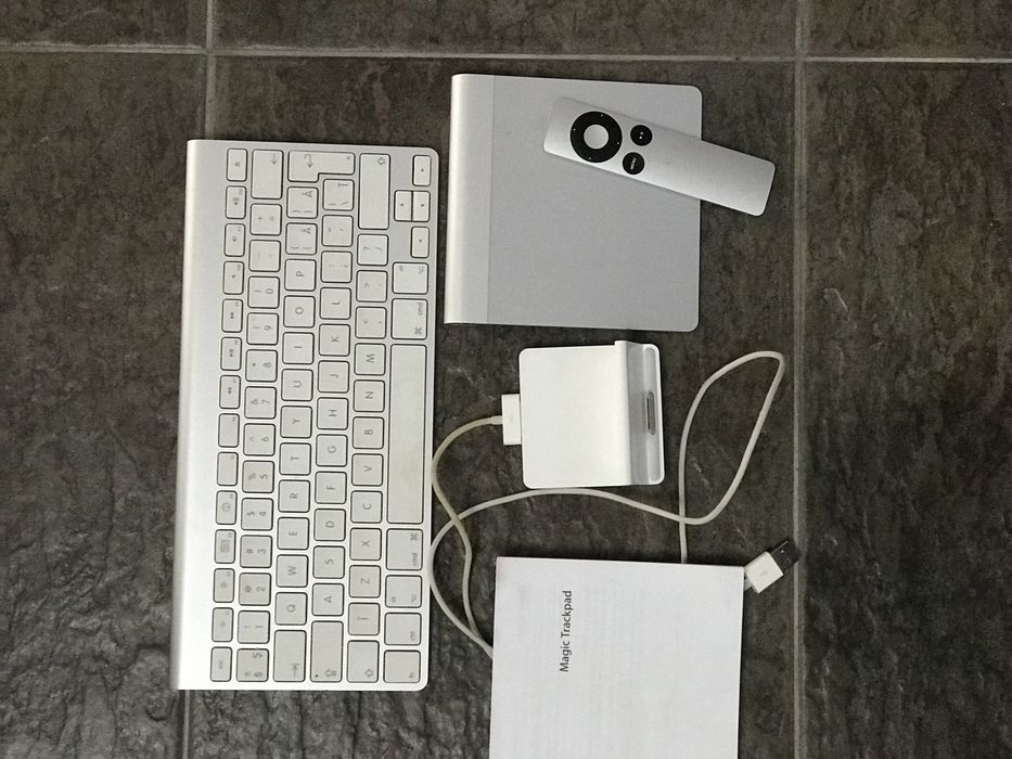 Accesorii Apple în perfectă stare de funcționare