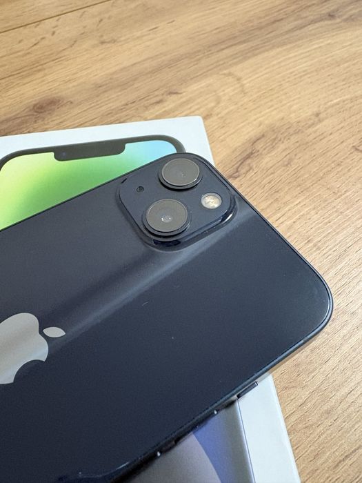 Продам iPhone 13