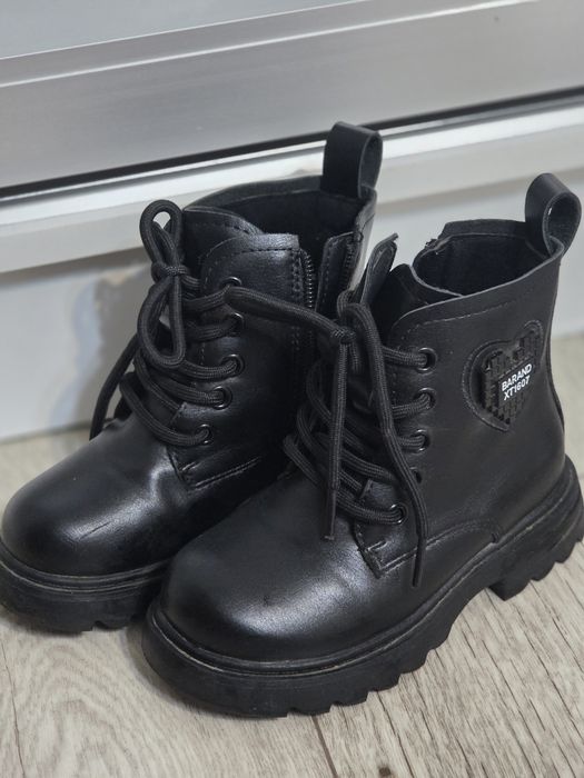 Продам детские ботинки на осень,.