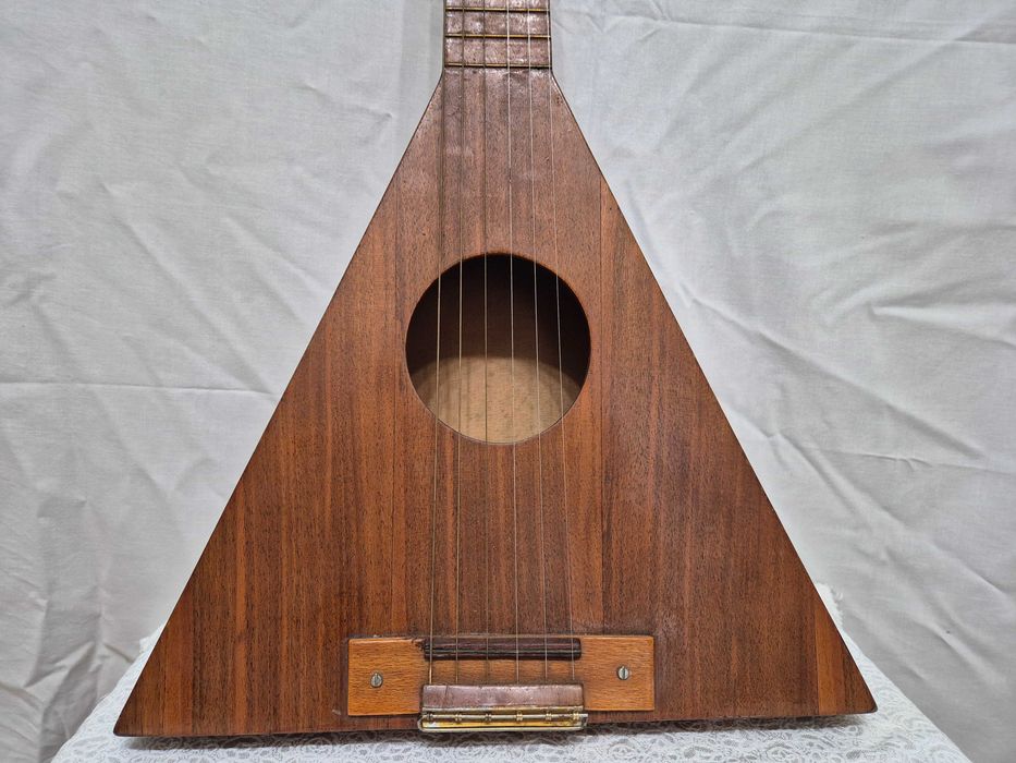 Стара Южно Руска Балалайка в добро състояние.