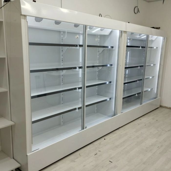 Продаю витрина шкаф холодильник
