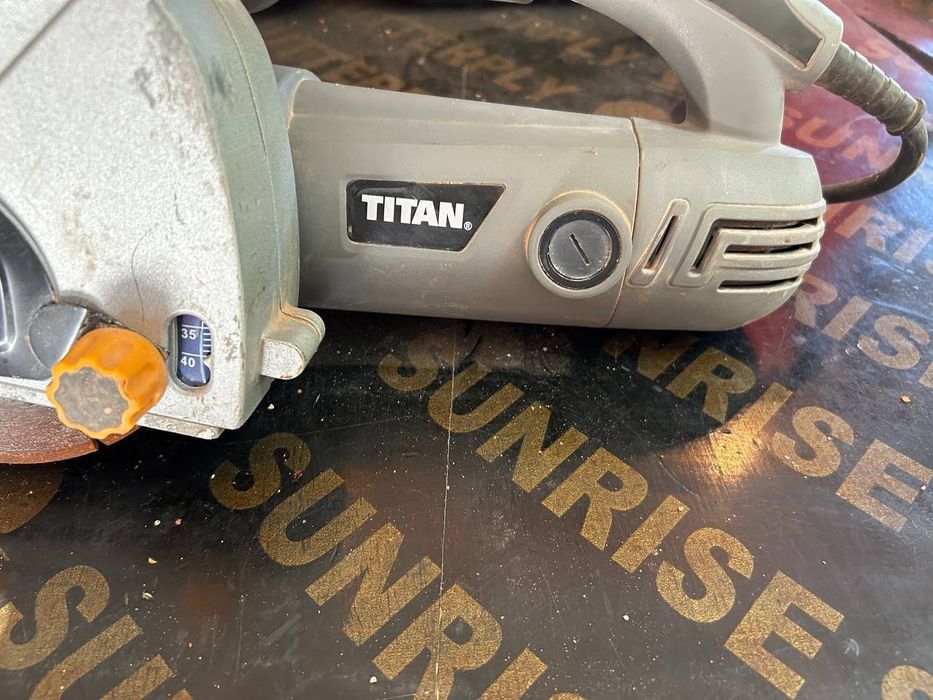 Машина за канали в зидария в бетон