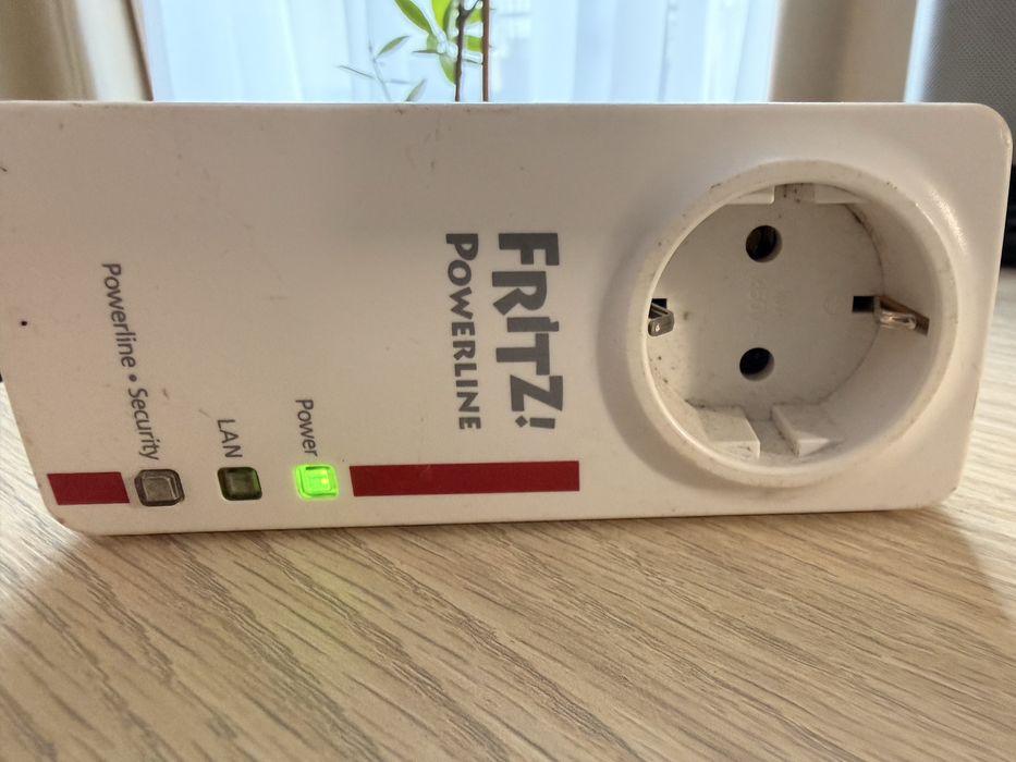 Adaptoare retea lan internet prin reteaua de curent