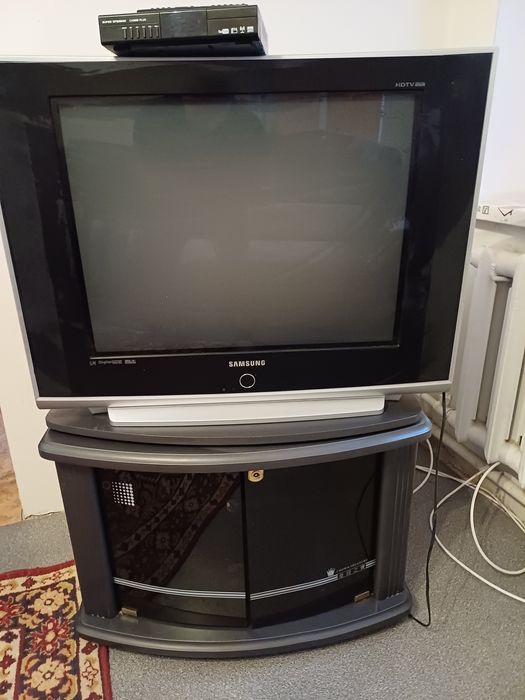 Продам телевизор большой с тумбой