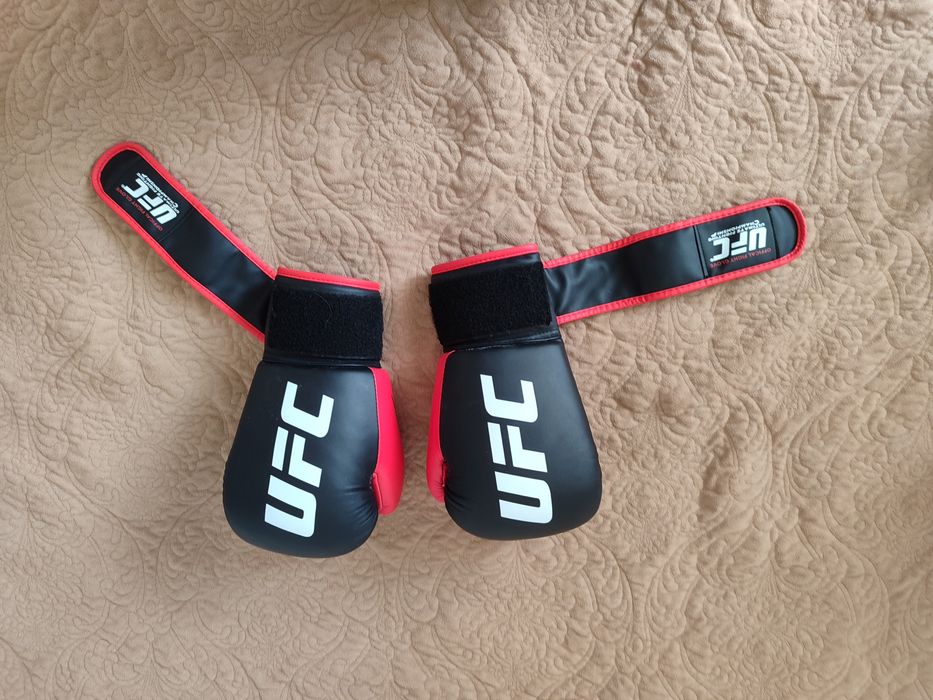 Боксерский перчатки