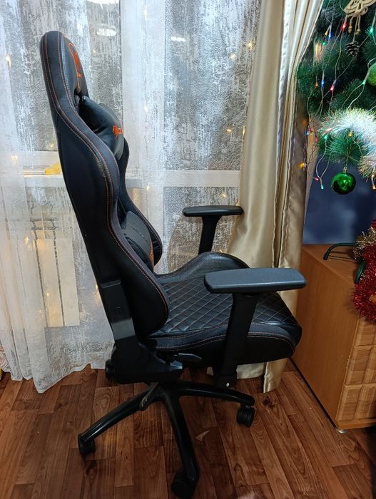 Продам игровое кресло Cougar